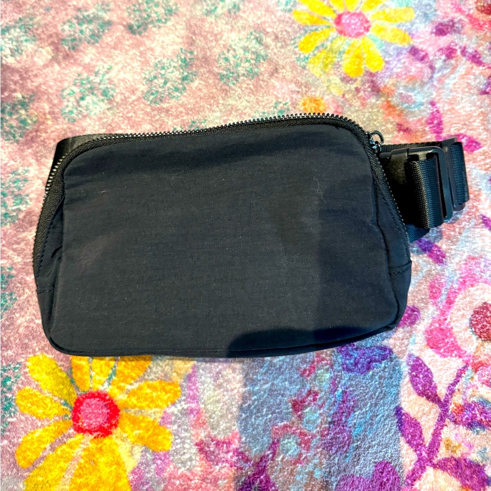 NWOT unbranded black belt bag